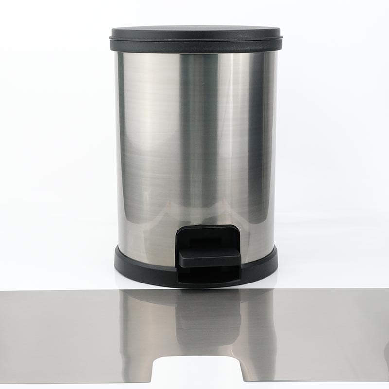 Đúc phun thùng rác trong nhãn khuôn